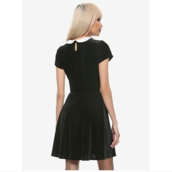 Hot Topic Black Velvet Dress With White Peter Pan Collar Size XL Stretchy Goth - Picture 3 of 9